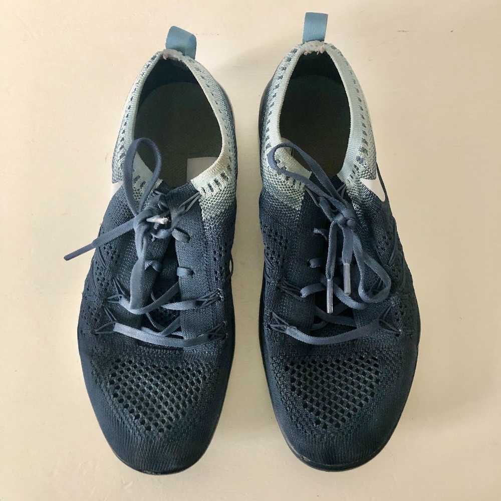 3/20 SALE 🌸 Nike Free Flyknit Sneakers